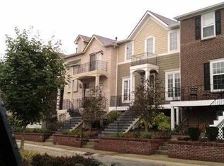 204 Manchester Dr, Zionsville, IN 46077