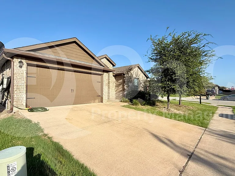 1113 Meadow Side Dr — Photo 2