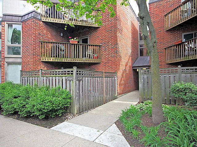 1st image of 2036 N Larrabee St #107