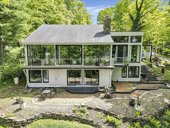 4th image of 324 Mount Parnassus Dr