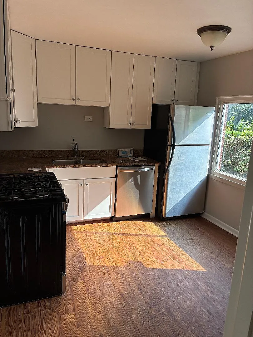 3 bed, 1.5 bath, 1700 sqft, $3,500 — Photo 3