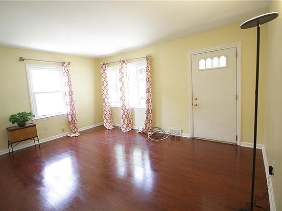 4th image of 118 E Rosewood Ave