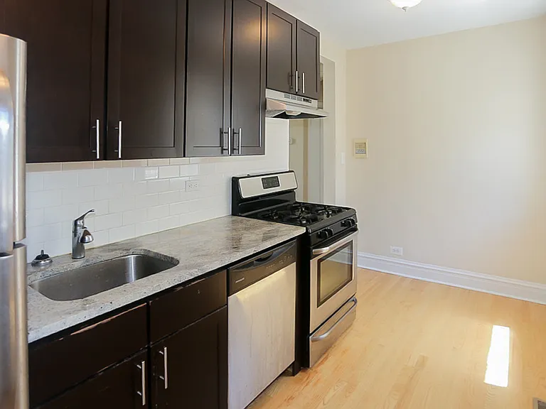 3618-20 N. Marshfield — Photo 12