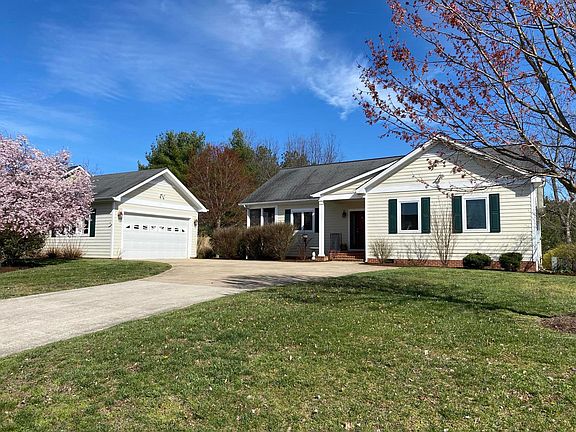 3rd image of 110 Woodridge Ln