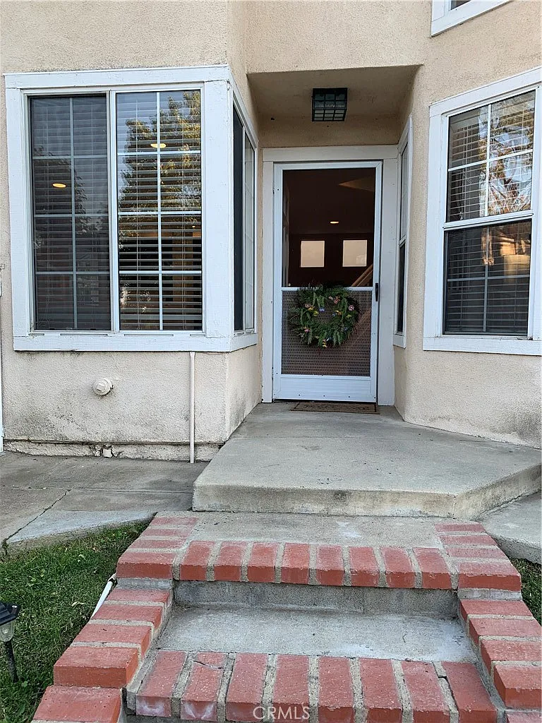 3 bed, 2.5 bath, 1621 sqft, $3,750 — Photo 3