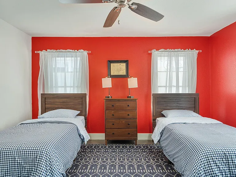 1417 S Henderson St — Photo 11