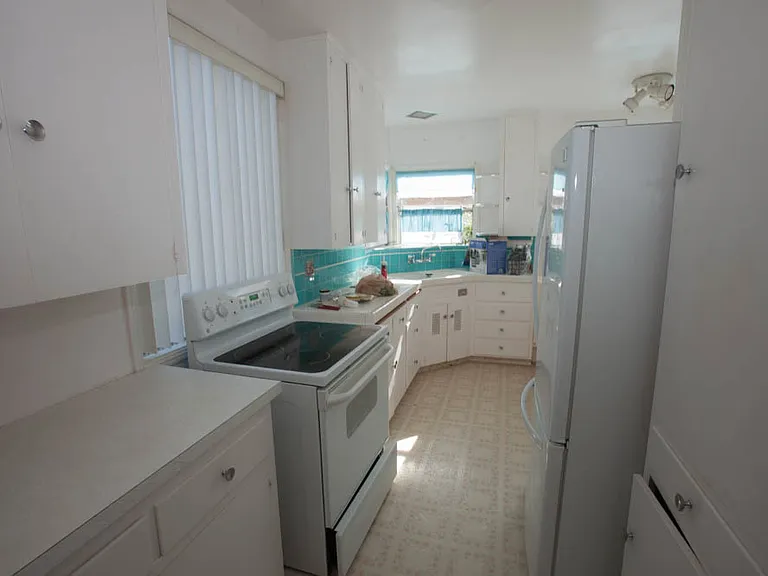 404 E Orange St — Photo 9