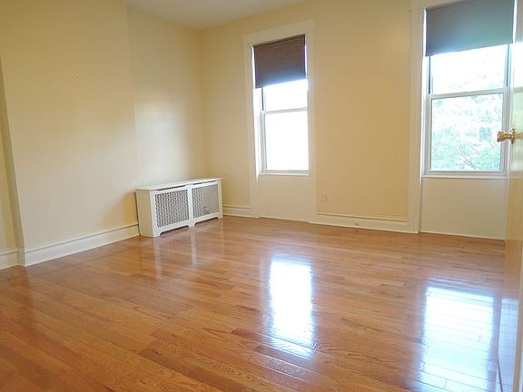 3rd image of 3032 41st St APT 3R