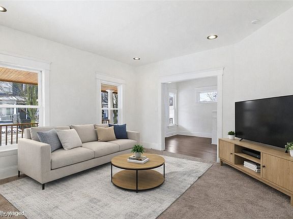 3rd image of 10525 Elk Ave