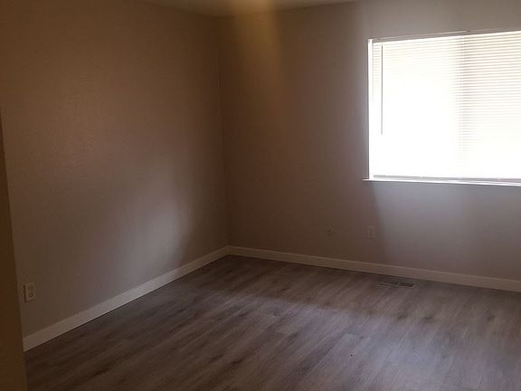 5th image of 2117 Brookside Dr