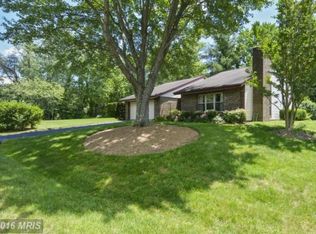 10401 Artemel Ln, Great Falls, VA 22066