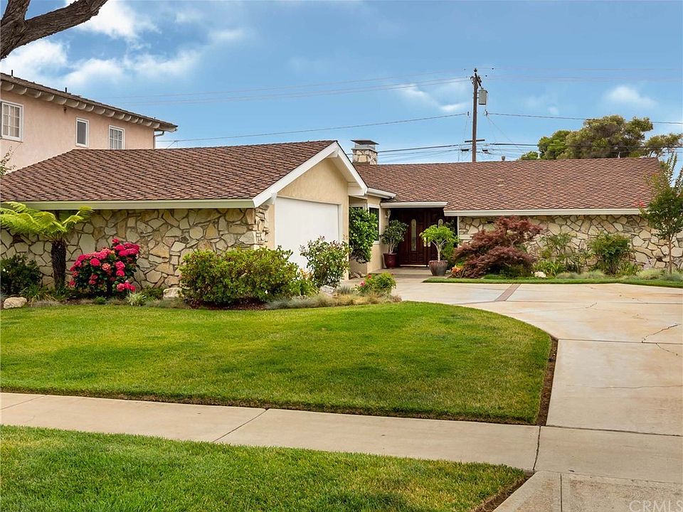 1st image of 4423 Clubhouse Dr