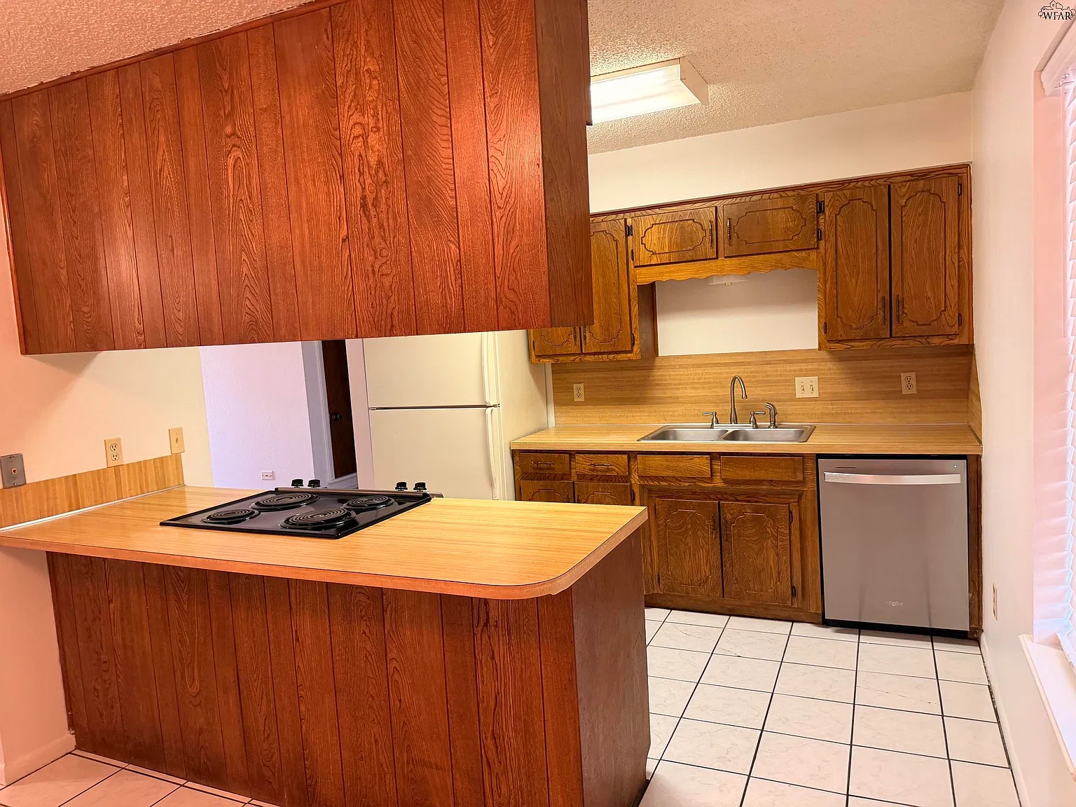 3 bed, 1.0 bath, 1209 sqft, $1,495 — Photo 2