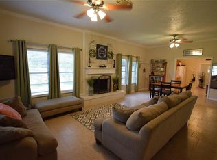 306 Bay Shore Dr, La Porte, TX 77571