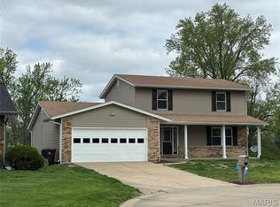 729 N Yosemite Ct, Saint Peters, MO