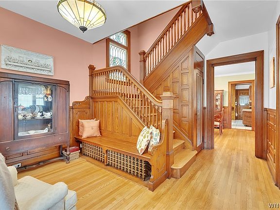 4th image of 107 Niagara St