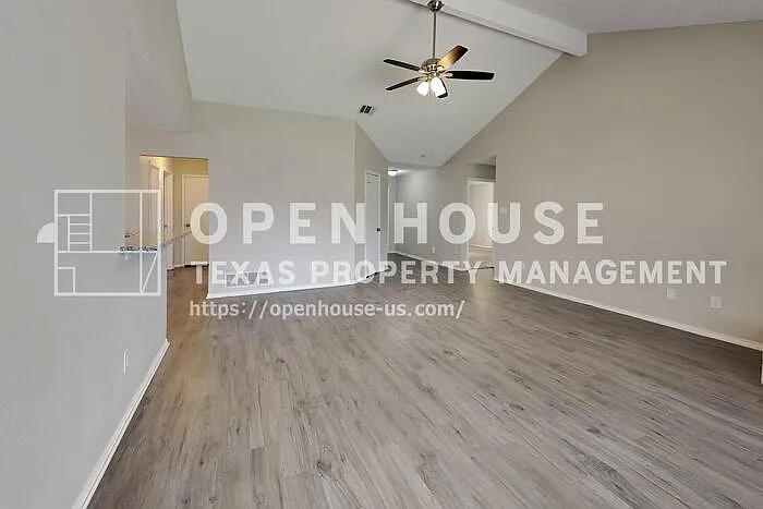 1025 Bass Dr — Photo 3