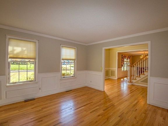 5th image of 35 Gary Dr