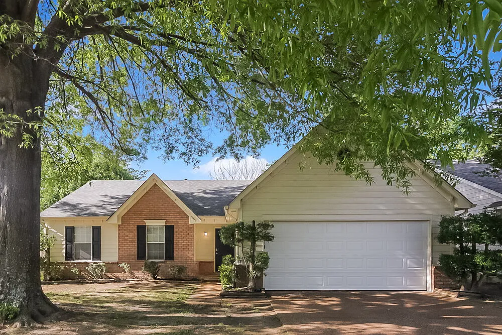 3 bed, 2.0 bath, 1622 sqft, $1,660 — Photo 1