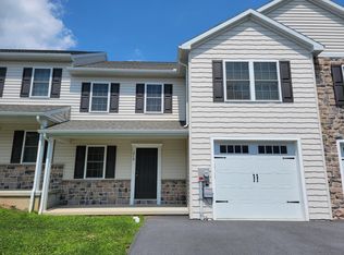 216 Red Fern Dr, East Earl, PA
