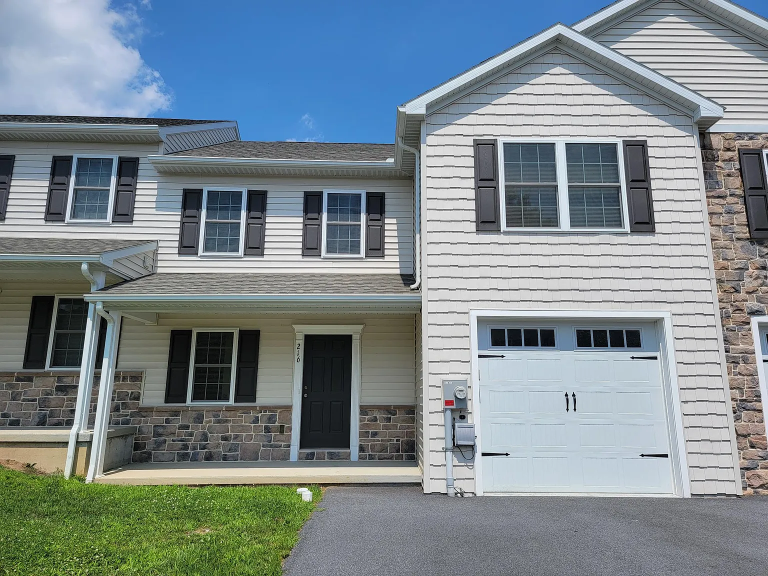 216 Red Fern Dr photo 1