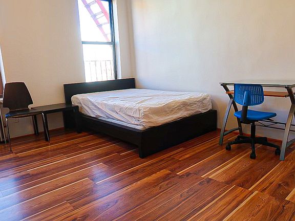 3rd image of 215 Kingsland Ave #9R