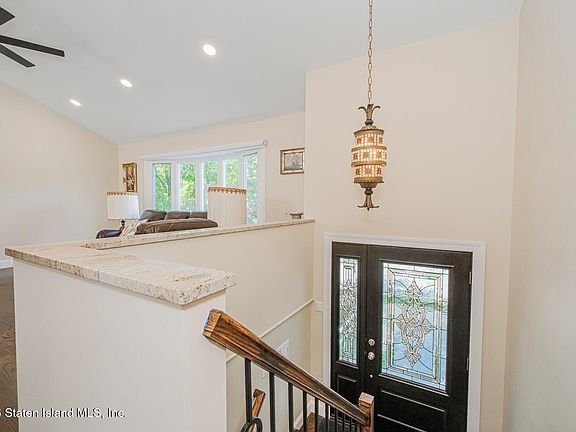 3rd image of 118 Elmbank St