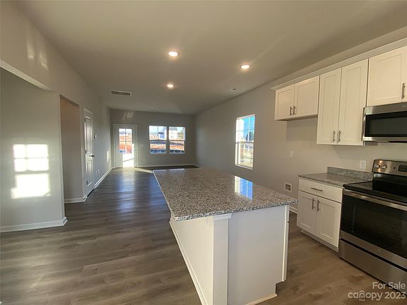 5th image of 128 Red Cedar Ln
