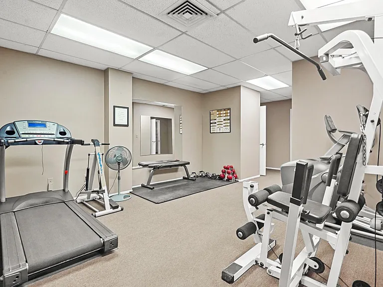 600 W Brown St #109 — Photo 30