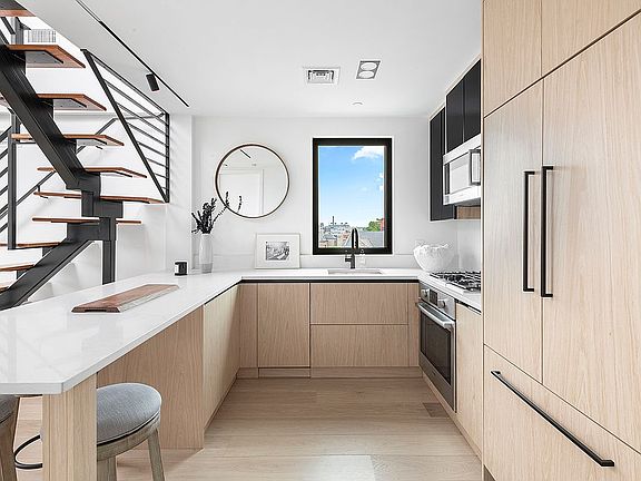 4th image of 61 N Henry St #6