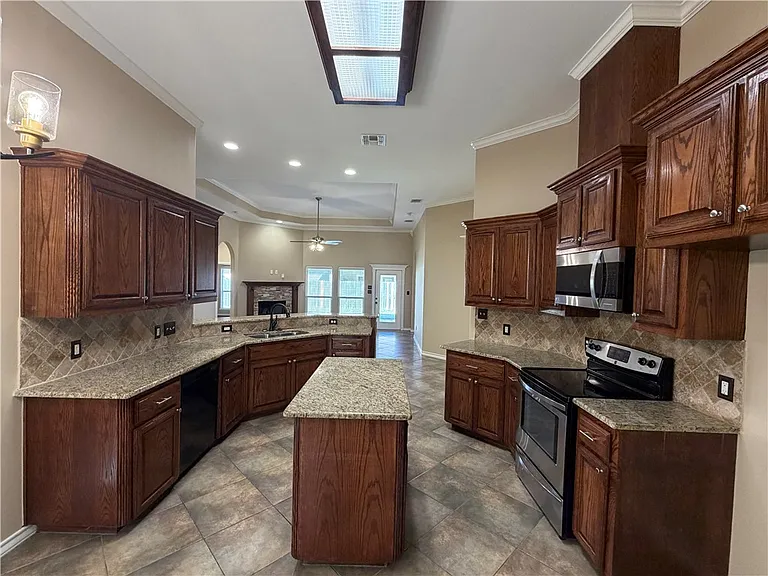 8317 Pocono Cir — Photo 10