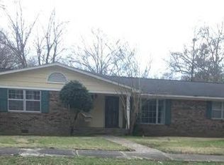 305 W Chulahoma Ave, Holly Springs, MS 38635