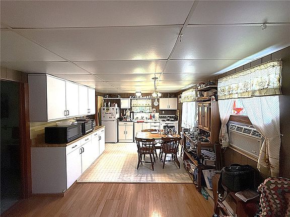 3rd image of 138 Laughner Rd