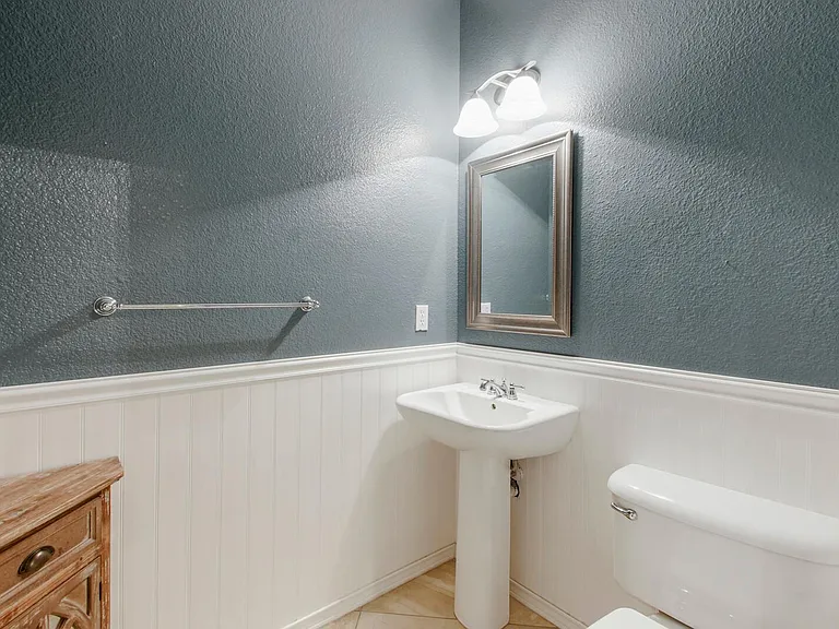 4352 Middlefield Dr — Photo 11
