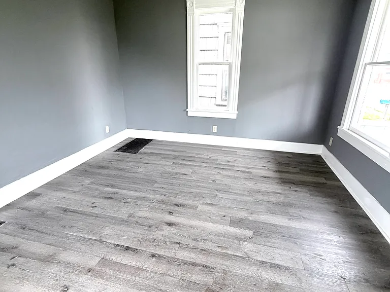 1511 Stark Ave SW — Photo 2