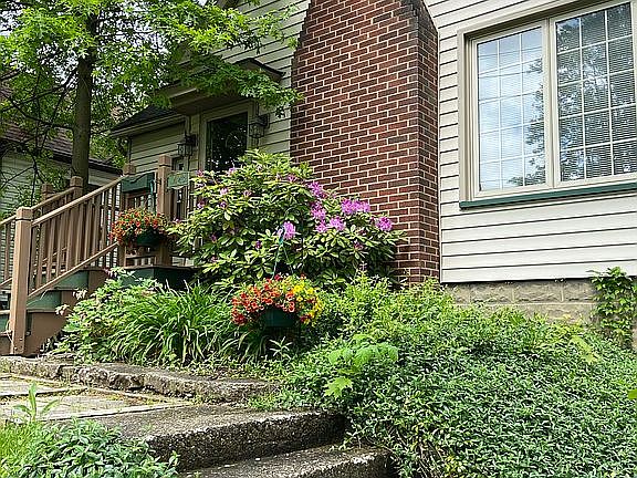 2nd image of 423 Baldwin St