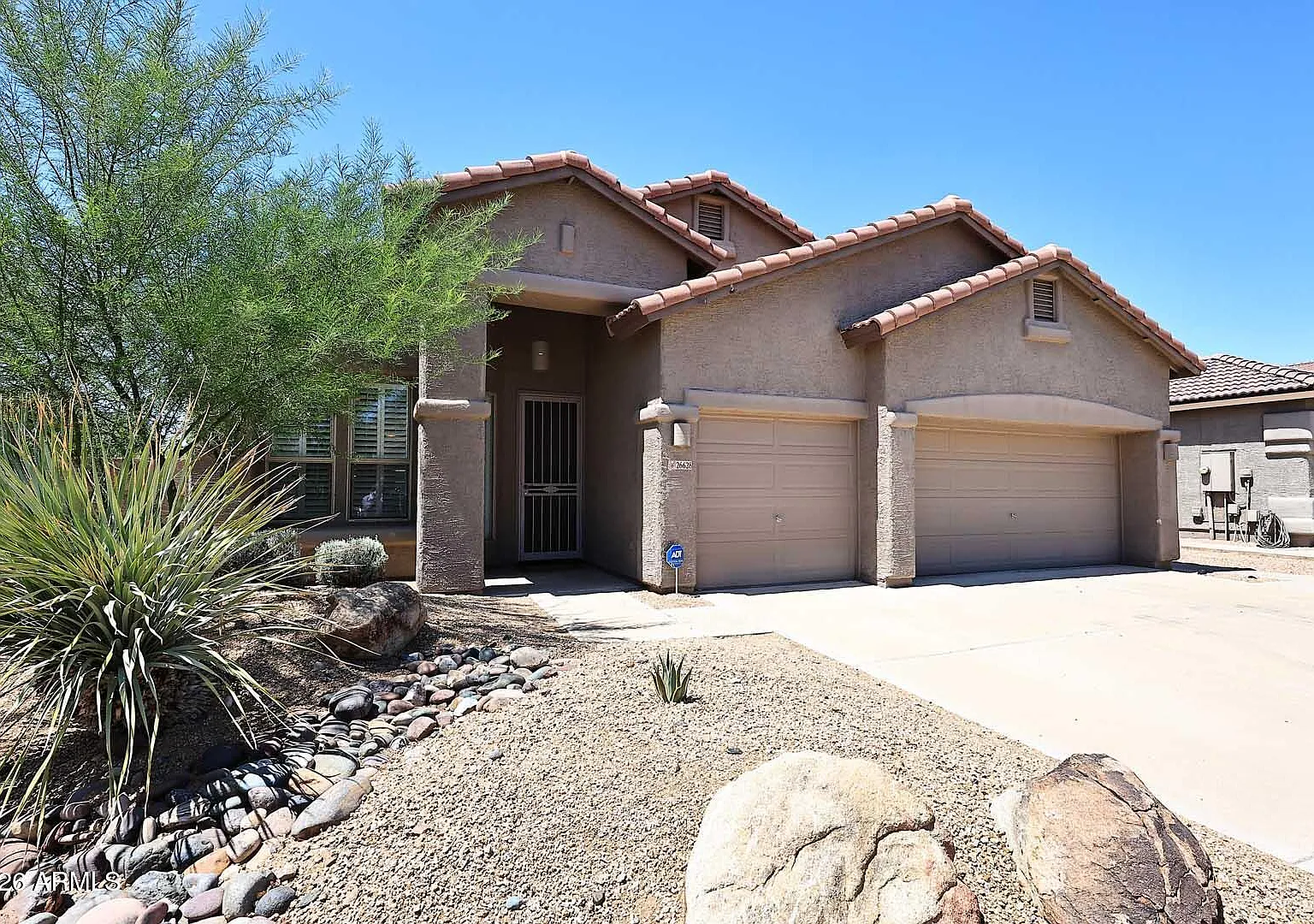 3 bed, 2.0 bath, 1925 sqft, $3,250 — Photo 1