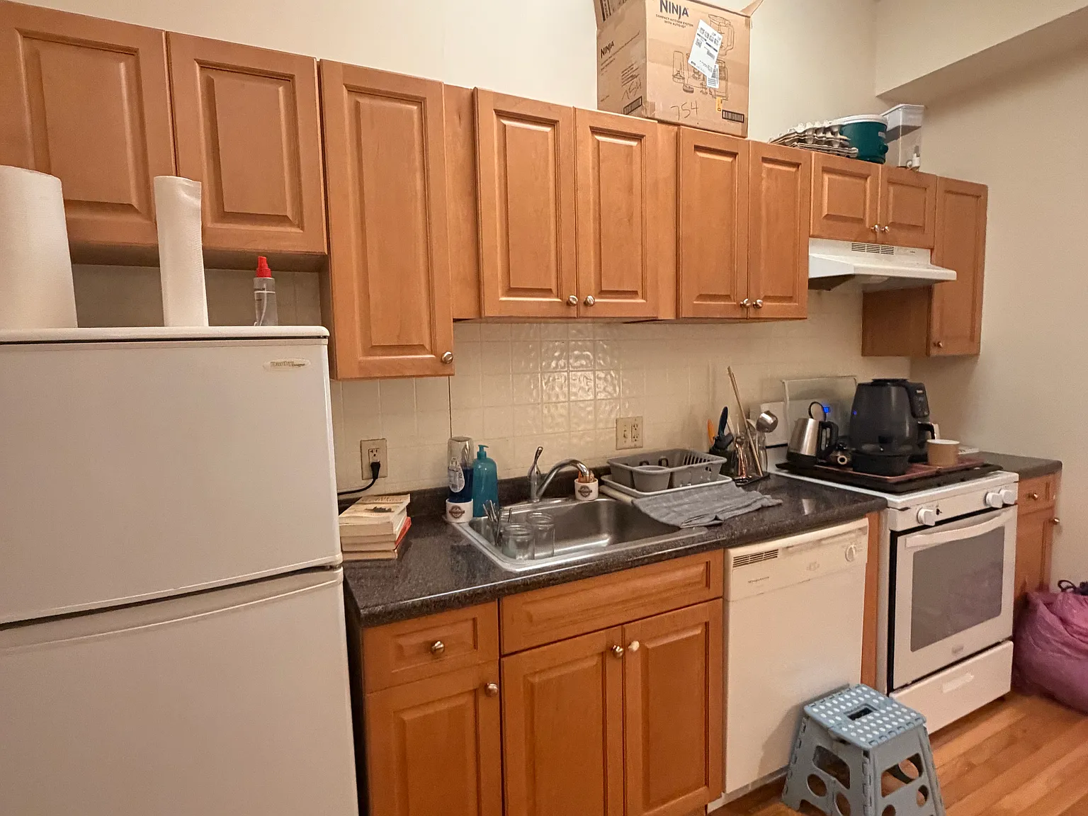 1 bed, 400 sqft, $1,065 — Photo 3