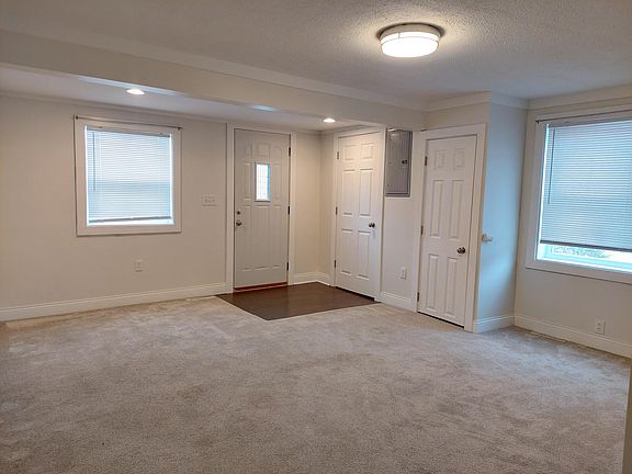 2nd image of 906 E Clark St #B