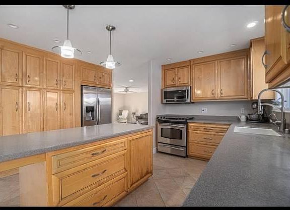 5th image of 111 Willow Oak Pl