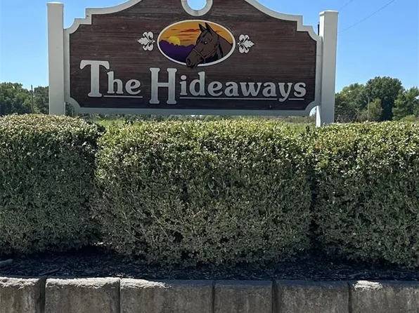 320 Hideaway Dr, Wright City, MO 63390