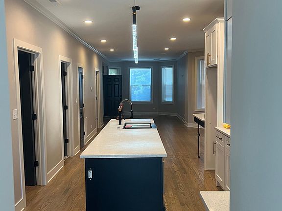 4th image of 4901 W Hutchinson St #1