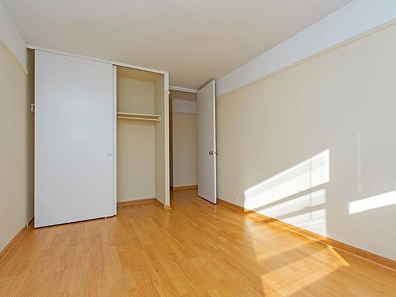 2nd image of 837 W Buena Ave #302