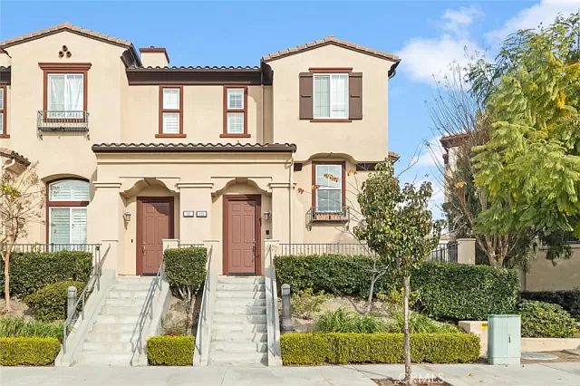 1st image of 262 Camphor Pl