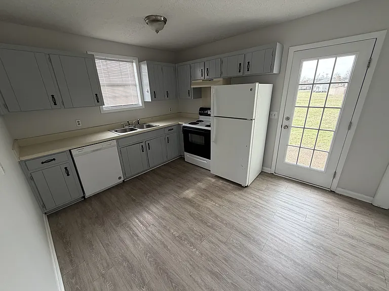 2448 Fairbrook Dr #1 — Photo 3