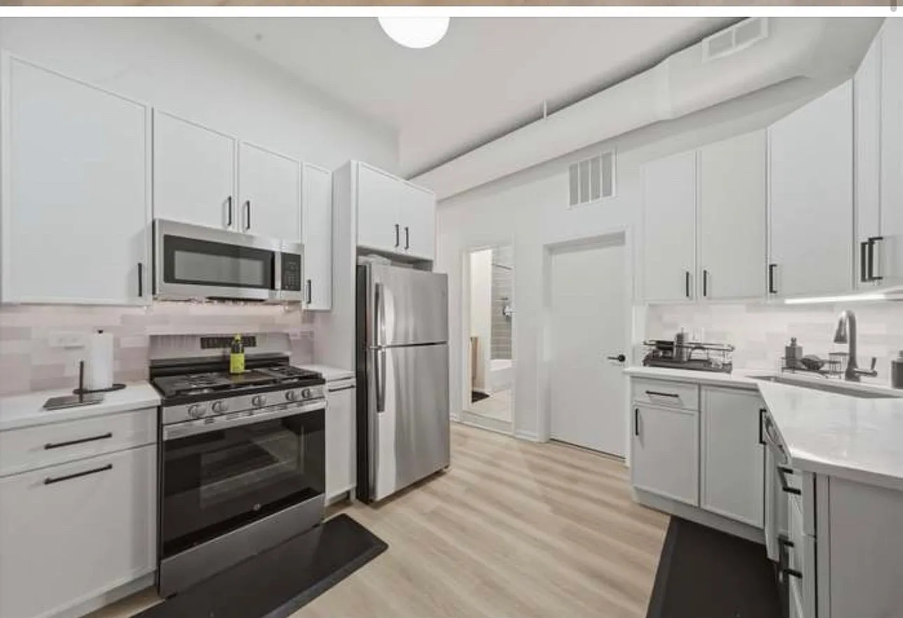 1113 S Racine Ave — Photo 1