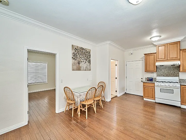3326 Barnes Ave — Photo 7