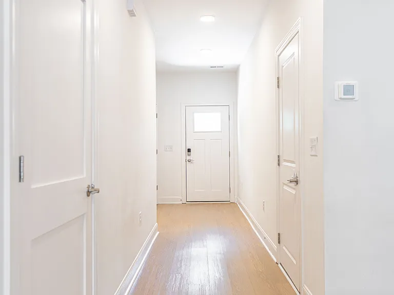 389 James St — Photo 15