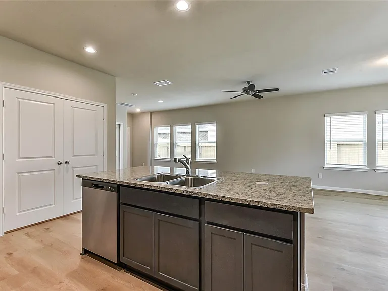 3842 Sugardale St — Photo 15