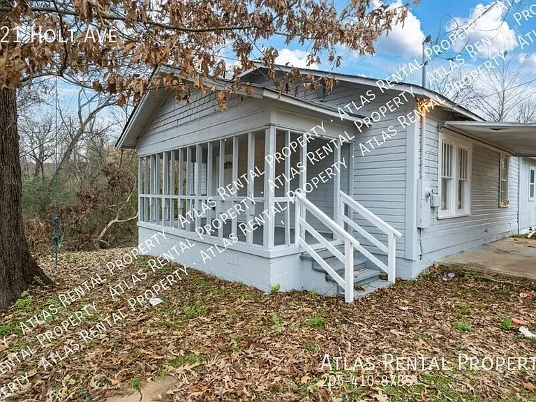 121 Holt Ave — Photo 3